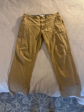 Amazon Classics Men's Casual Chino Pants (Athletic Fit) - Khaki/Tan